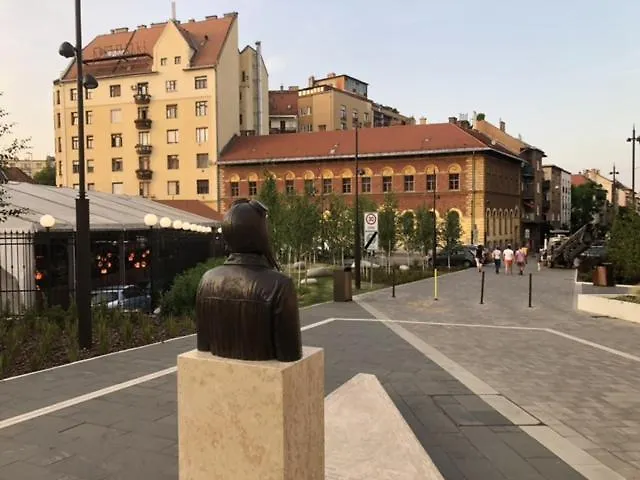 Season Hostel 2 Budapest