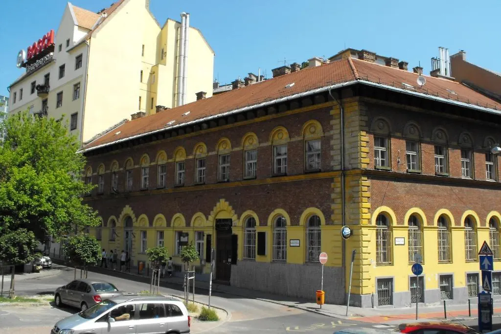 Season Hostel 2 Budapest